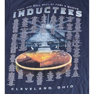 Rock & Roll Hall Of‎ Fame Inductees 1986 - 2018 T-Shirt Medium Navy Cleveland